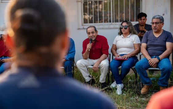 Guillermo Reyes Espronceda se reúne con vecinos del fraccionamiento Soto Innes
