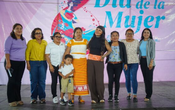 Cosoleacaque cierra con éxito el mes de la Mujer con conferencia de Mariana“La Barby” Juárez