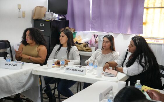 Realizan mesa de trabajo regional de Institutos de la Mujer en Cosoleacaque