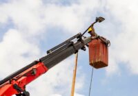 Continúan trabajos de mantenimiento en luminarias de Minatitlán