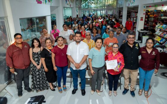 Clausura con éxito el Festival del Día Internacional del Libro en Minatitlán