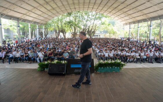 Un éxito la presentación del conferencista internacional Juan Pablo Escobar en Cosoleacaque
