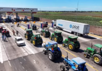 Transportistas presionan con bloqueo de vías en 9 entidades