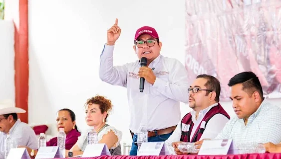 PURO CIRCO MEDIÁTICO CON CUBETAS