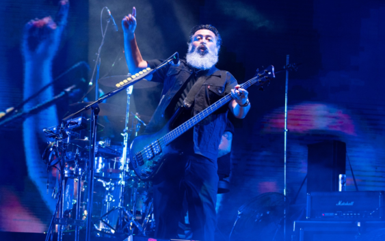 Euforia en el Teatro del Pueblo con Molotov: miles cantan, saltan y bailan en la Expo Feria Coatza 2026