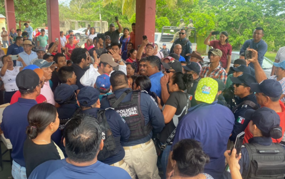 Crisis en ejido Colorado: pobladores bloquean accesos por presunto fraude electoral