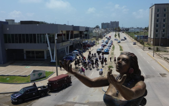 Tradición a caballo: la Gran Cabalgata 2026 llena de música y alegría a Coatzacoalcos