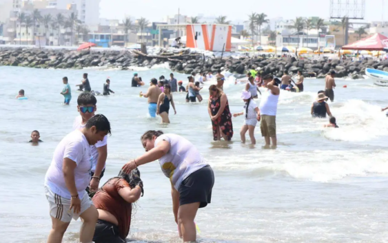 Impacto por hidrocarburo en Semana Santa, bajas ventas, pocos turistas
