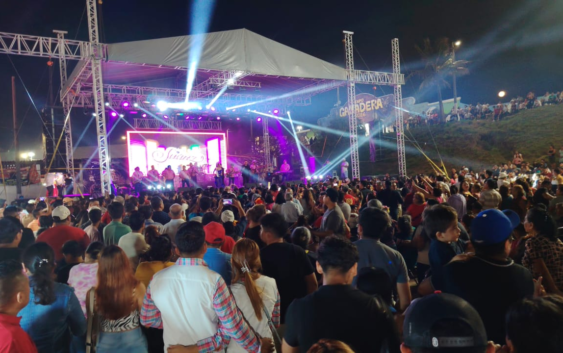 Lleno total con Súper Grupo Juárez en la Plaza de la Cultura de la Expo Feria Coatza 2026