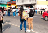 En Nogales, estudiantes toman vialidades por eliminación de becas