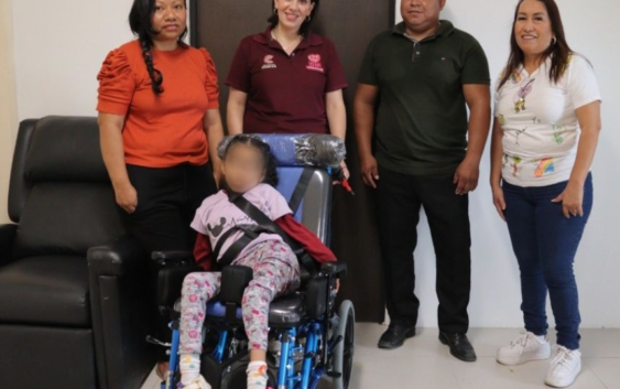 Sonia Marie da banderazo y entrega sillas de ruedas, andaderas y carriolas a domicilio
