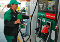 Gasolineras con autocobro generan debate en México por posible pérdida de empleos