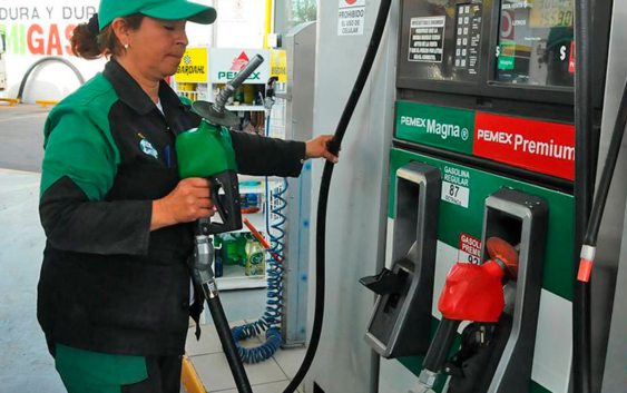 Gasolineras con autocobro generan debate en México por posible pérdida de empleos