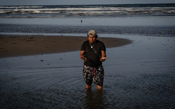 Las comunidades afectadas por el derrame en el golfo elevan la presión convocando a protestas