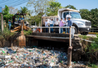 Guillermo Reyes Espronceda da banderazo a trabajos de limpieza del arroyo Acotope