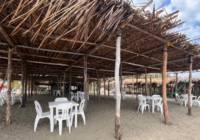 Pescadores y restauranteros de Veracruz siguen sufriendo por la baja afluencia en las playas derivado del derrame de petróleo.
