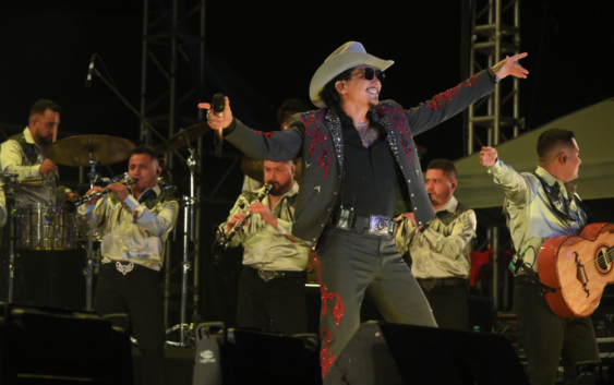 ¡Una locura! Edwin Luna y la Trakalosa de Monterrey abarrotan el Teatro del Pueblo de la Expo Feria Coatza 2026