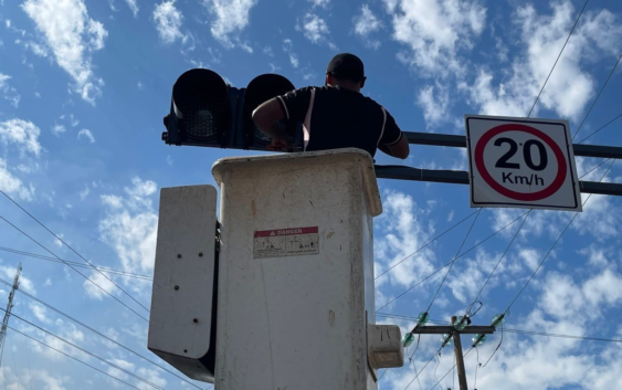Gobierno de Minatitlán brinda atención oportuna a semáforo
