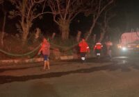 Personal del Relleno Sanitario se suma a PC Oluta para sofocar incendio de pastizal en carretera Oluta-Texistepec