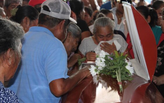 DOLOR, TRISTEZA, LÁGRIMAS Y, EXIGENCIA DE JUSTICIA EN EL HOMENAJE PÓSTUMO DE MADRE E HIJA PRIVAD4S DE LA VID4, EN COSOLEACAQUE.