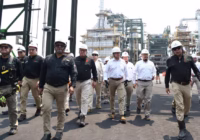 Pemex supervisa Refinería Olmeca en Dos Bocas en medio de protestas por reubicación de escuelas