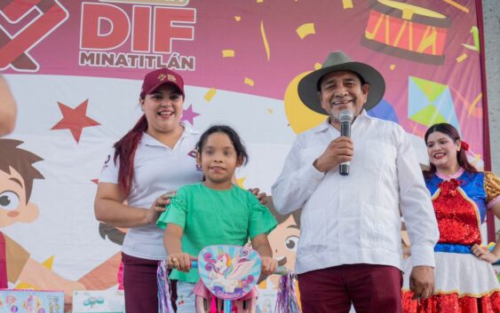 Gobierno de Minatitlán festejan a los niños con divertido festival