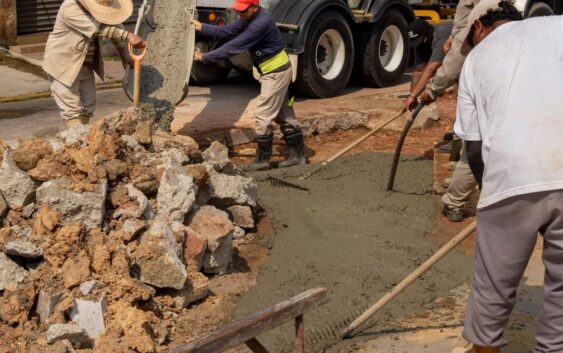 Gobierno de Minatitlán refuerza la infraestructura vial