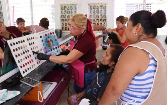 DIF Coatzacoalcos ofrece cortes de cabello gratuitos y mantiene abiertas inscripciones al curso de belleza y colorimetría