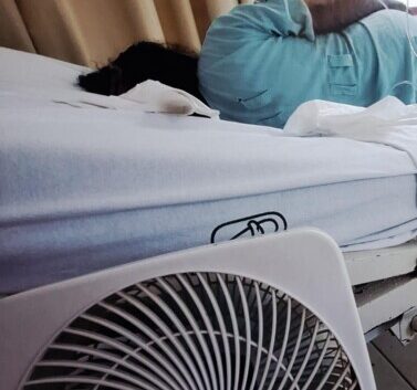 Familiares denuncian altas temperaturas en el Hospital 28 del IMSS de Martínez de la Torre