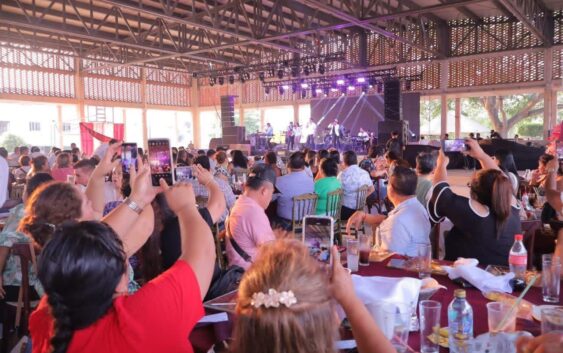 Gran celebración del Día de la Maestra y el Maestro