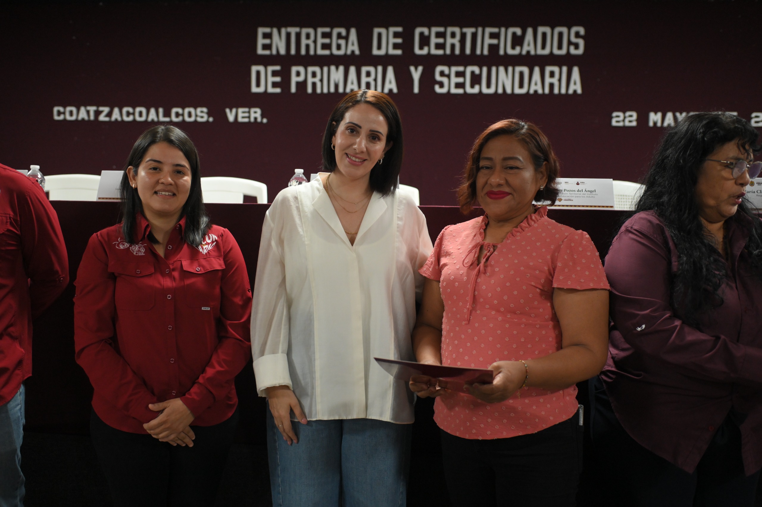 Nunca es tarde para aprender: 115 porteños reciben certificados de primaria y secundaria