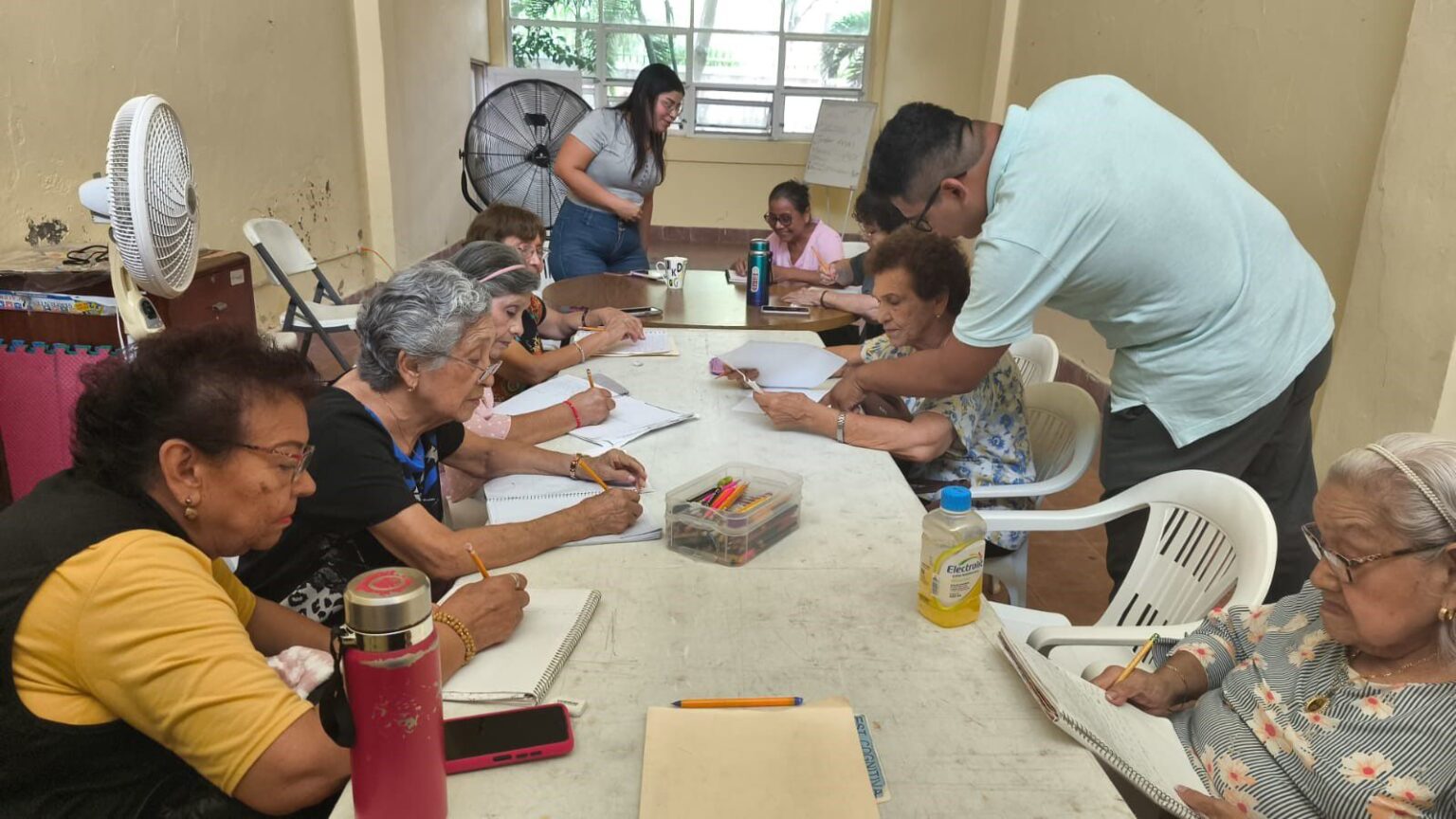 Con gimnasia cerebral, DIF Coatzacoalcos promueve el bienestar de las personas adultas mayores