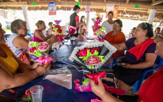 Concluyen 76 mujeres el taller artesanal “Aprendiendo y Emprendiendo” en Coatzacoalcos