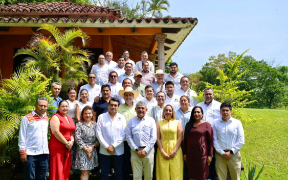Encabeza Esteban Bautista capacitación sobre fiscalización a alcaldes en Santiago Tuxtla