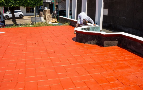 Gobierno de Minatitlán realiza mantenimiento a espacios públicos