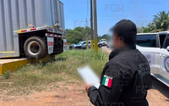 FGR asegura 27 mil litros de huachicol en cateo en Hueyapan de Ocampo