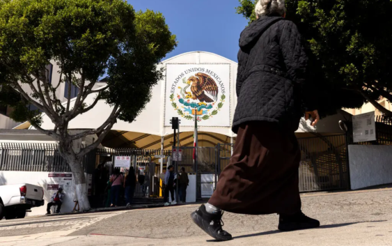 EE. UU. revisará los consulados mexicanos tras reportes de la derecha