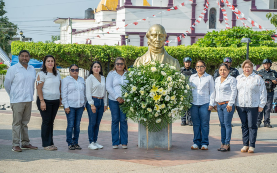 El ayuntamiento de Cosoleacaque conmemoró el 273 aniversario del natalicio de Miguel Hidalgo y Costilla.