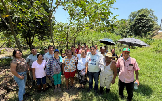 Atiende Chuchín Garduza a Vecinos de Los Laureles por tema de drenaje