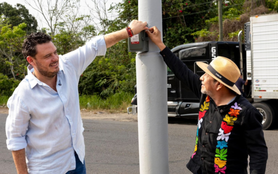 Gobierno de Minatitlán rehabilita crucero semaforizado del C4