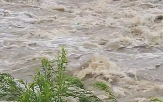 Frente Frío 48: lluvia desborda río Misantla y arroyos; afecta carreteras