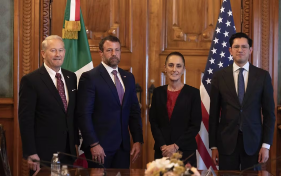Sheinbaum recibe en Palacio Nacional a Secretario del Departamento de Seguridad Interior de EU; acuerdan continuar colaboración