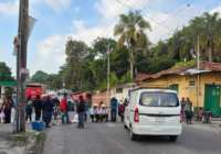 Bloqueo en Coscomatepec cumple casi 24 horas y no aparece el alcalde