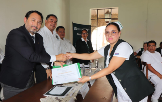 Reconoce IMSS Veracruz Sur labor de 64 enfermeras y enfermeros en ceremonia institucional