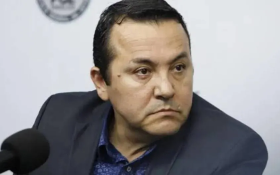 Dámaso Castro, vicefiscal con licencia de Sinaloa, comparece ante la FGR; confirma que acudió por requerimiento oficial