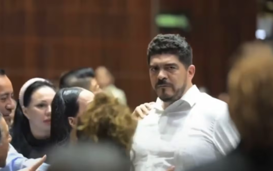 Diputados de MORENA y PRI se retan a golpes en San Lázaro