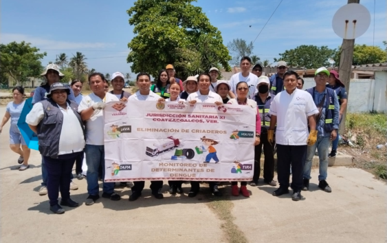 Retiran 36 toneladas de cacharros y 350 llantas en jornada contra el dengue en Coatzacoalcos