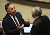 Inzunza se atrincheró en el Senado y amenaza con complicar a Andy si lo entregan a EU
