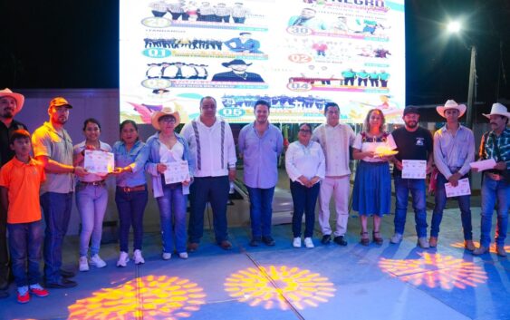 Cosoleacaque presente en la celebración del Cristo Negro en Otatitlán