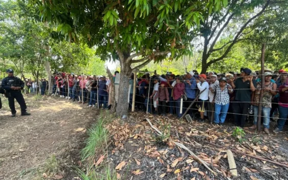 Tensión en Soteapan por inspección de terreno donde buscan construir basurero